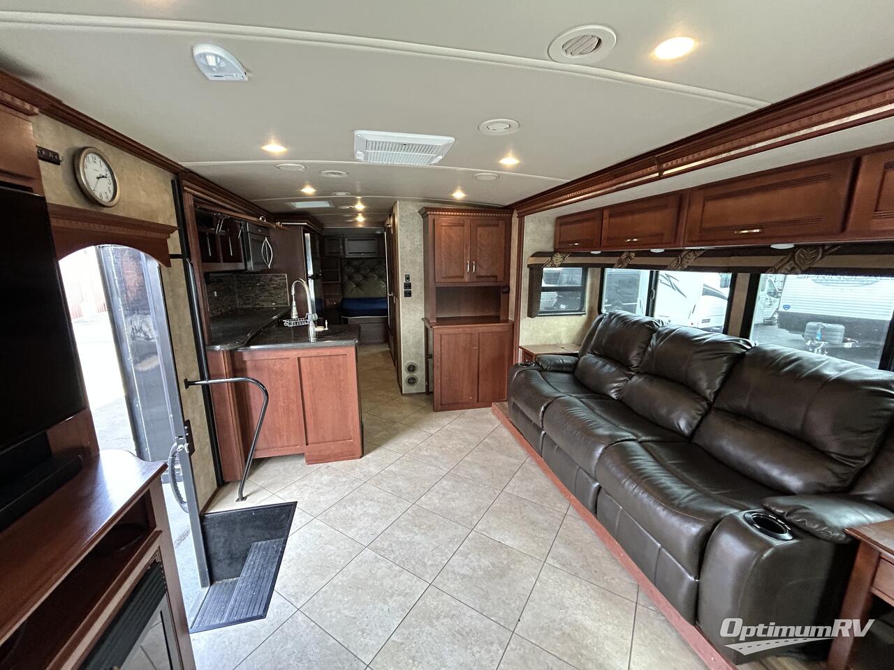 2015 Winnebago Forza 34T Photo 6