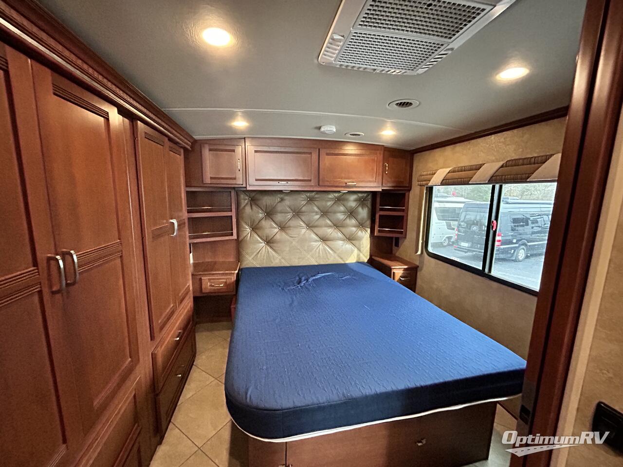 2015 Winnebago Forza 34T Photo 12