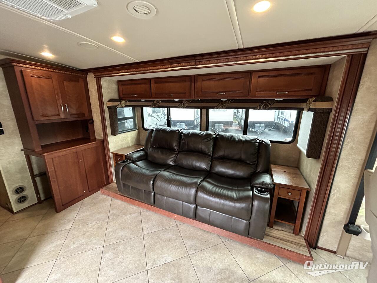 2015 Winnebago Forza 34T Photo 9