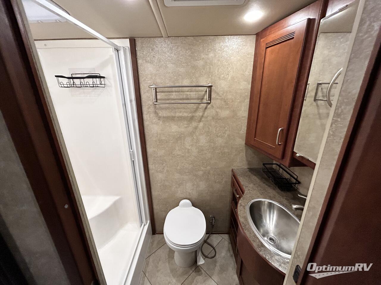 2015 Winnebago Forza 34T Photo 15