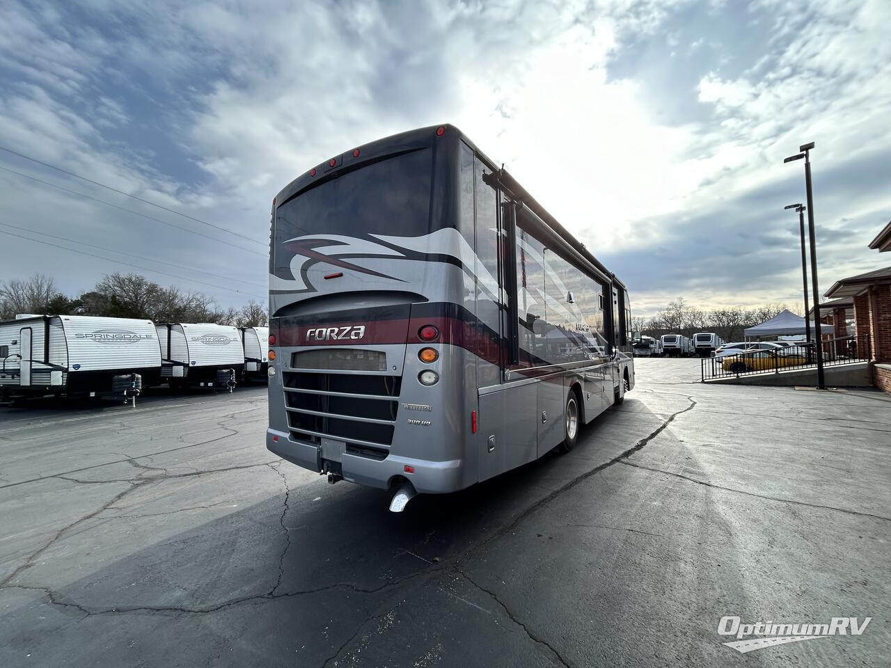 2015 Winnebago Forza 34T Photo 2