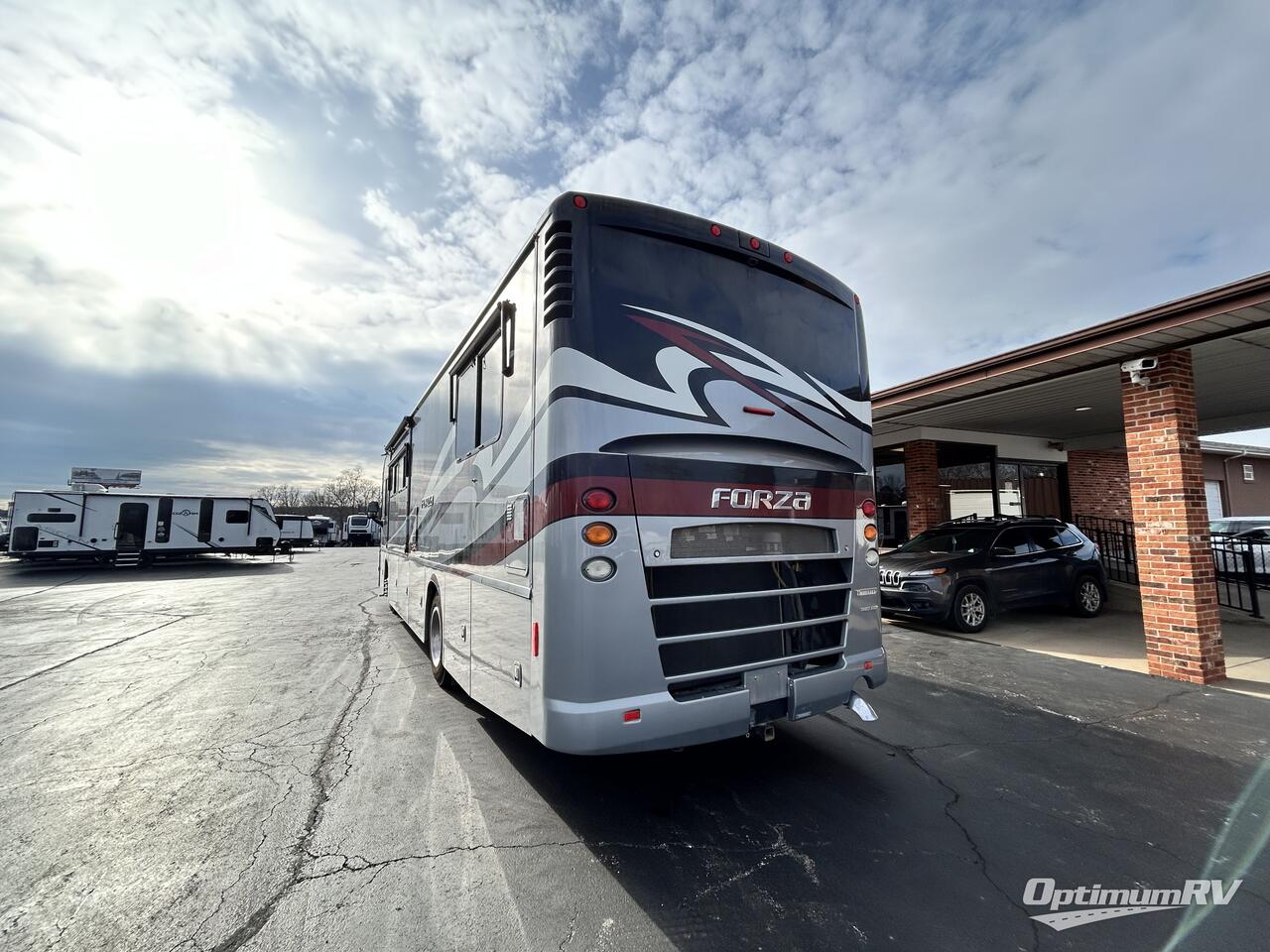 2015 Winnebago Forza 34T Photo 3