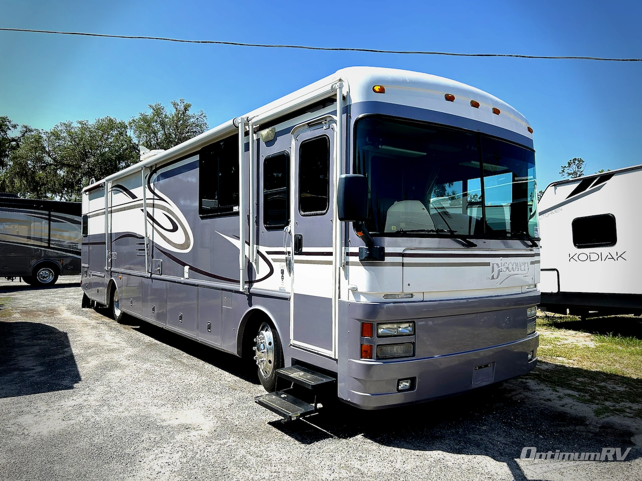 1999 Fleetwood Discovery 37V Photo 1