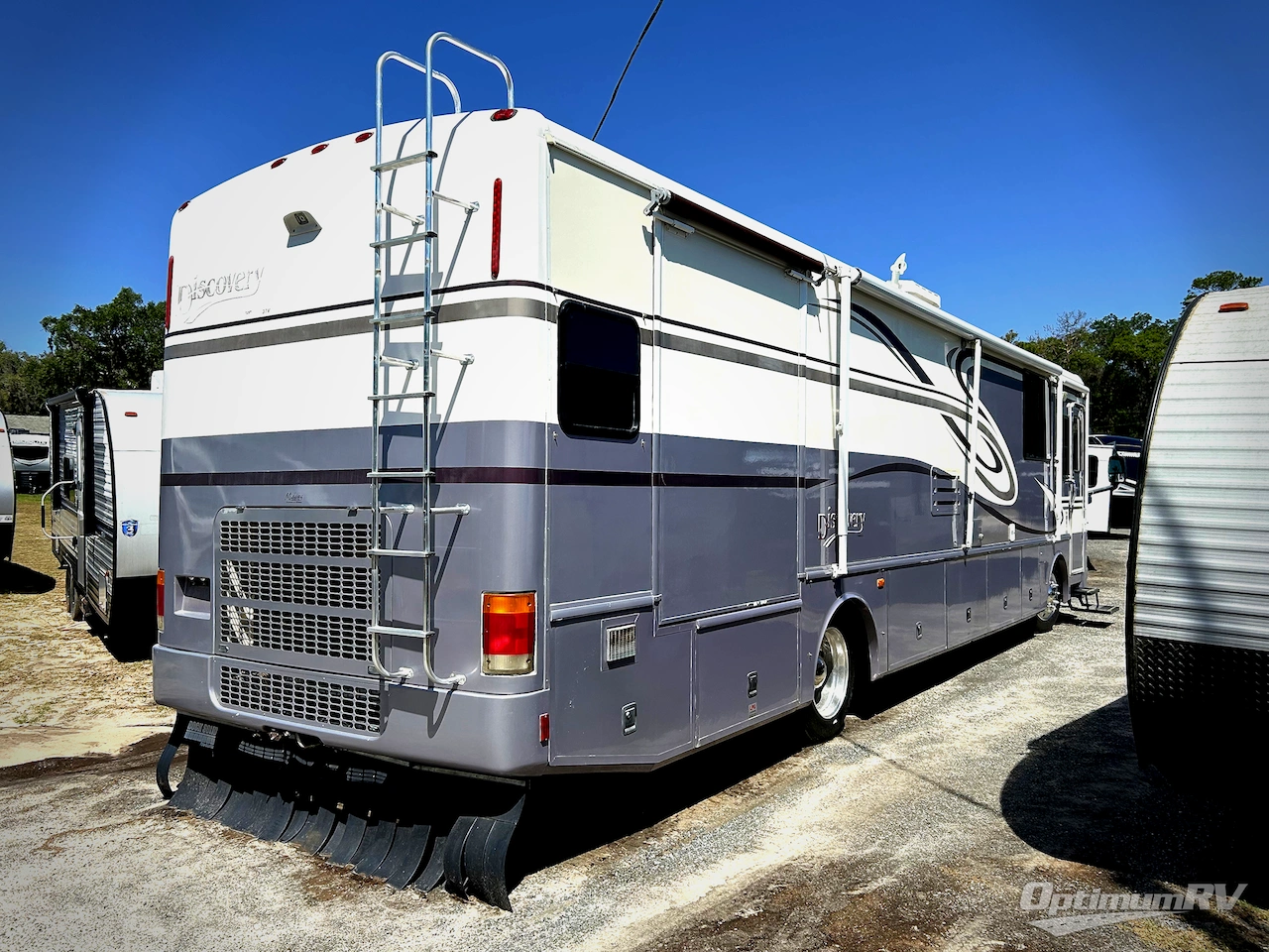 1999 Fleetwood Discovery 37V Photo 2