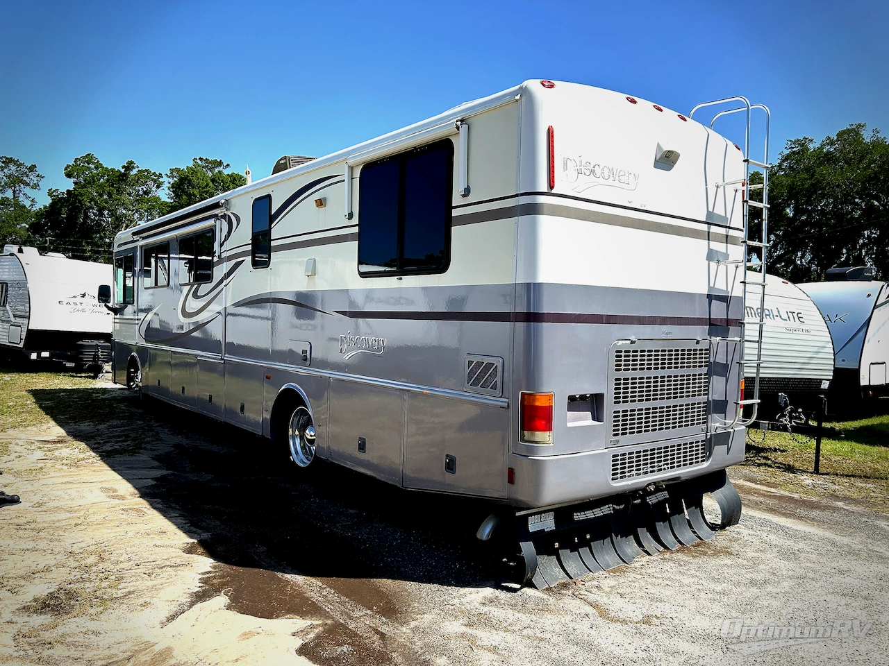1999 Fleetwood Discovery 37V Photo 3
