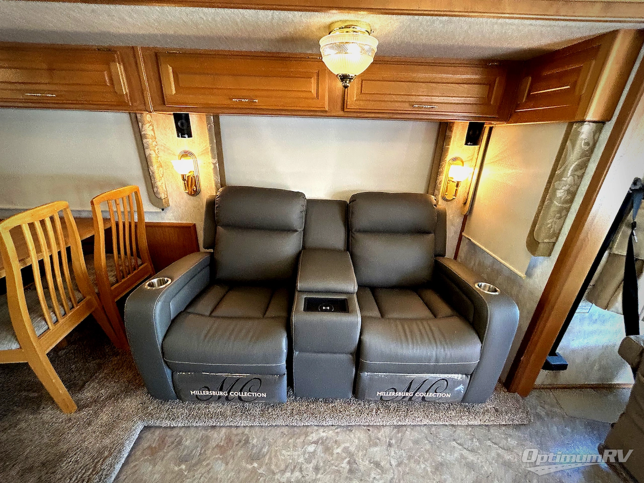 1999 Fleetwood Discovery 37V Photo 12
