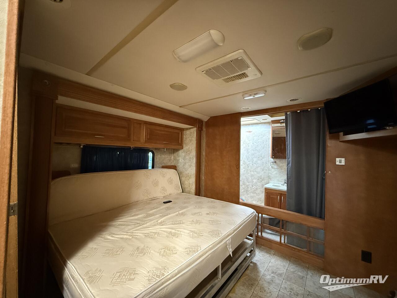 2009 Gulf Stream SuperNova 6400 Photo 15