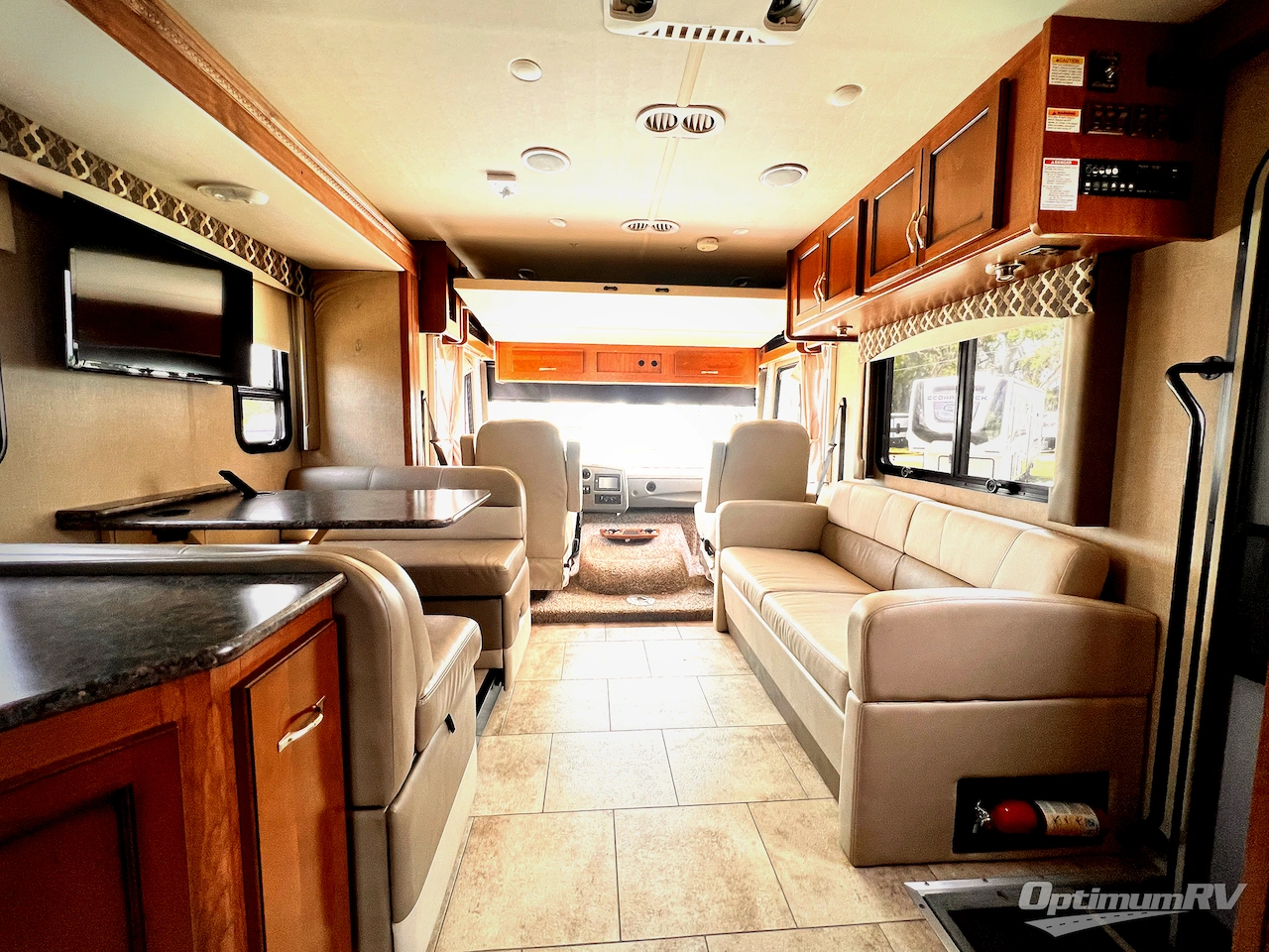 2017 Fleetwood Flair 30U Photo 5