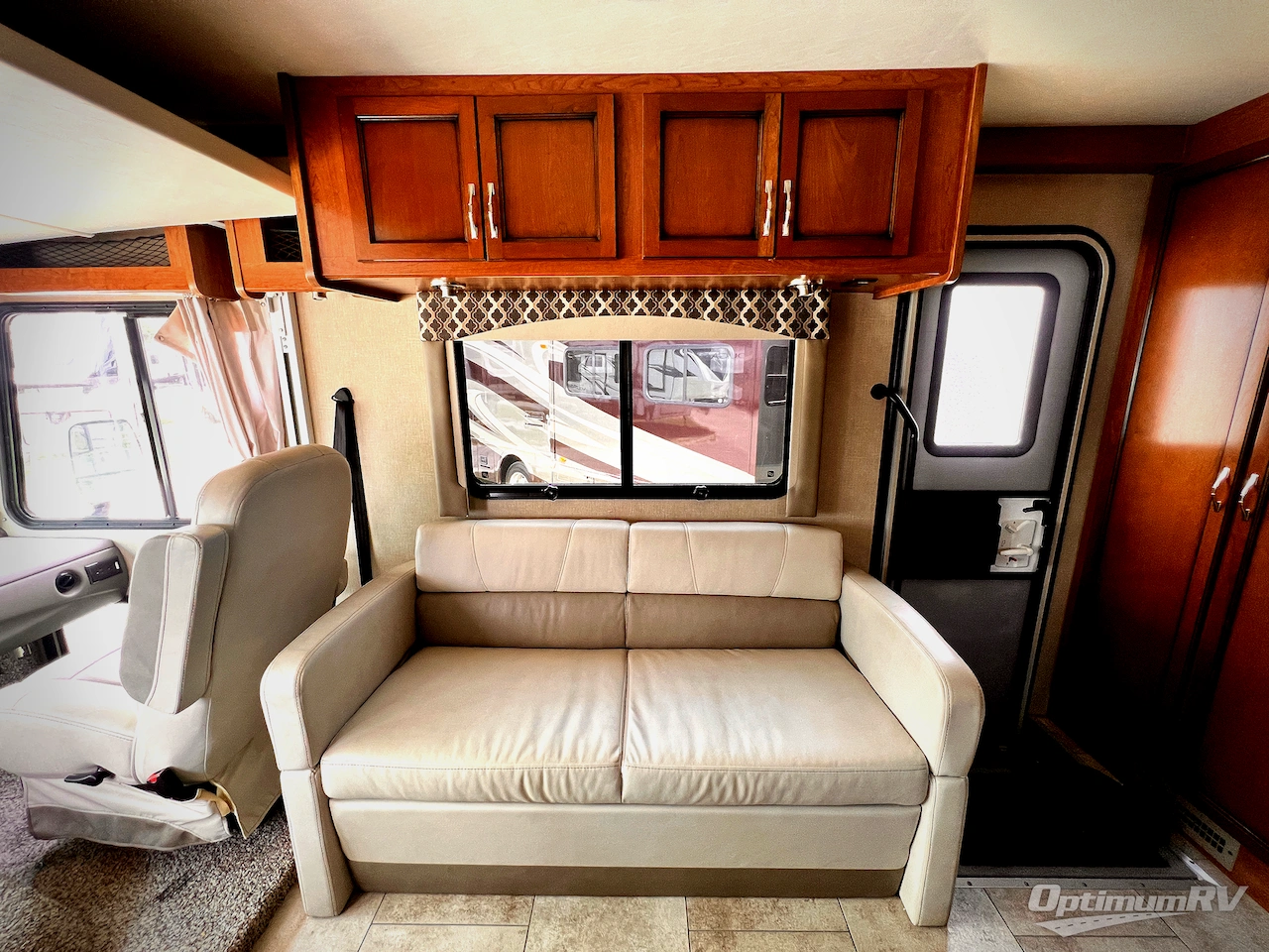 2017 Fleetwood Flair 30U Photo 8