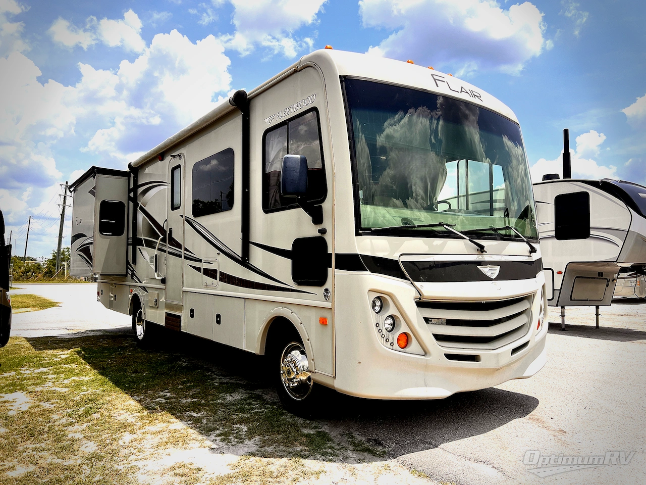 2017 Fleetwood Flair 30U Photo 1