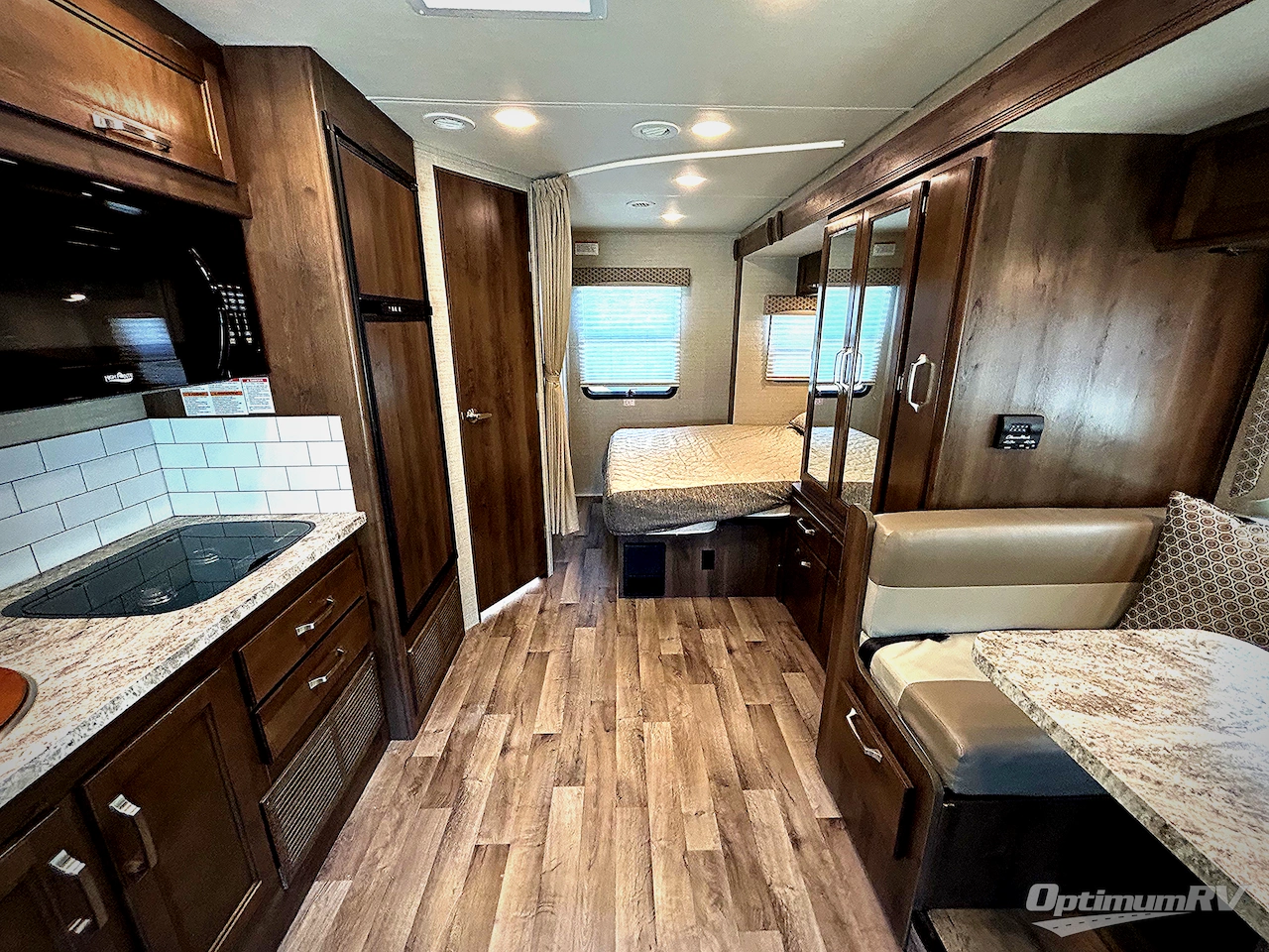 2019 Jayco Melbourne 24L Photo 8