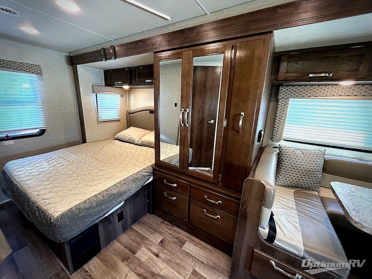 2019 Jayco Melbourne 24L Photo 13