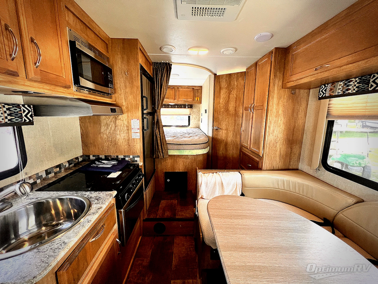 2017 Gulf Stream Conquest Class C 6237 Photo 4