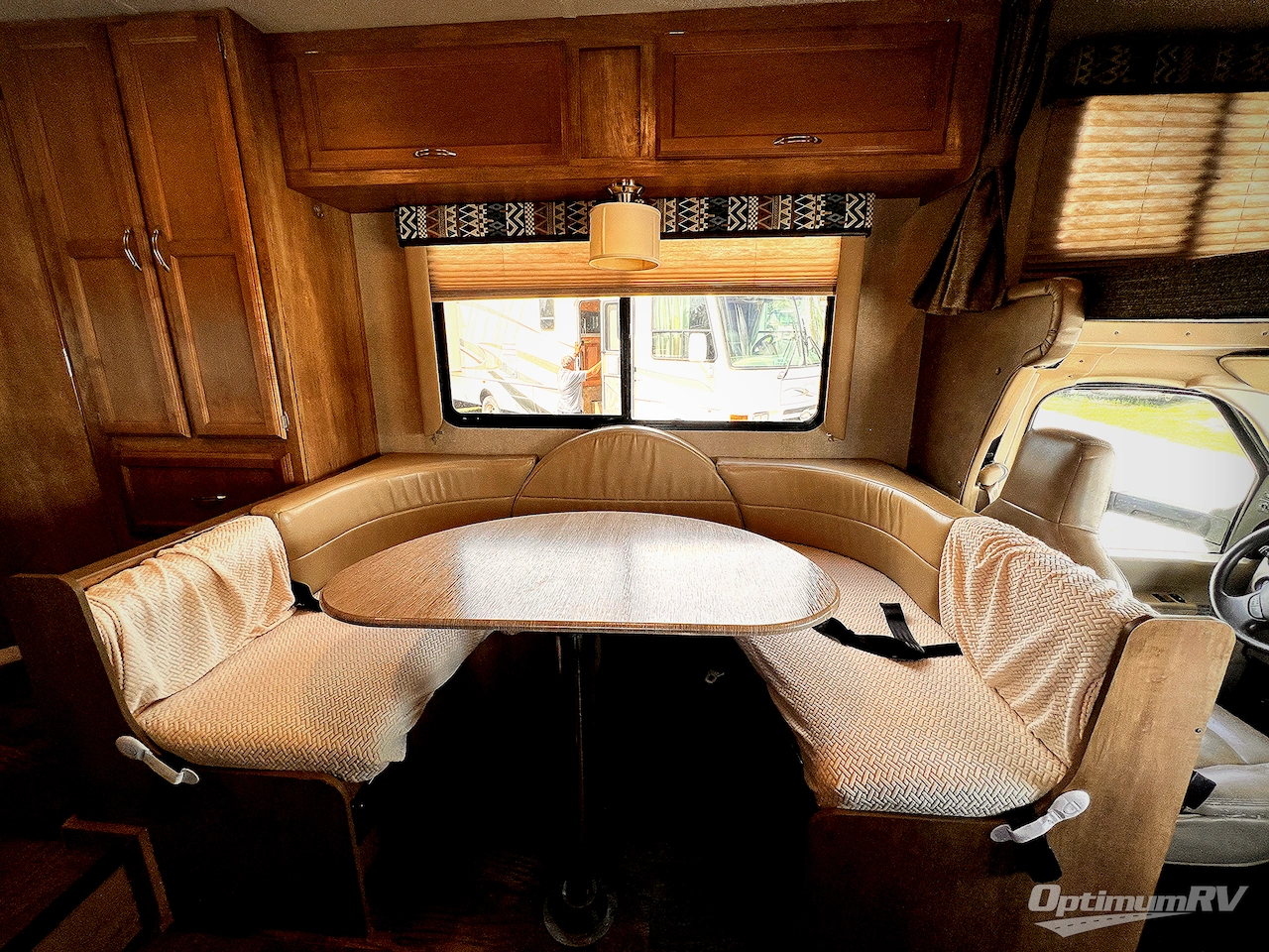2017 Gulf Stream Conquest Class C 6237 Photo 8