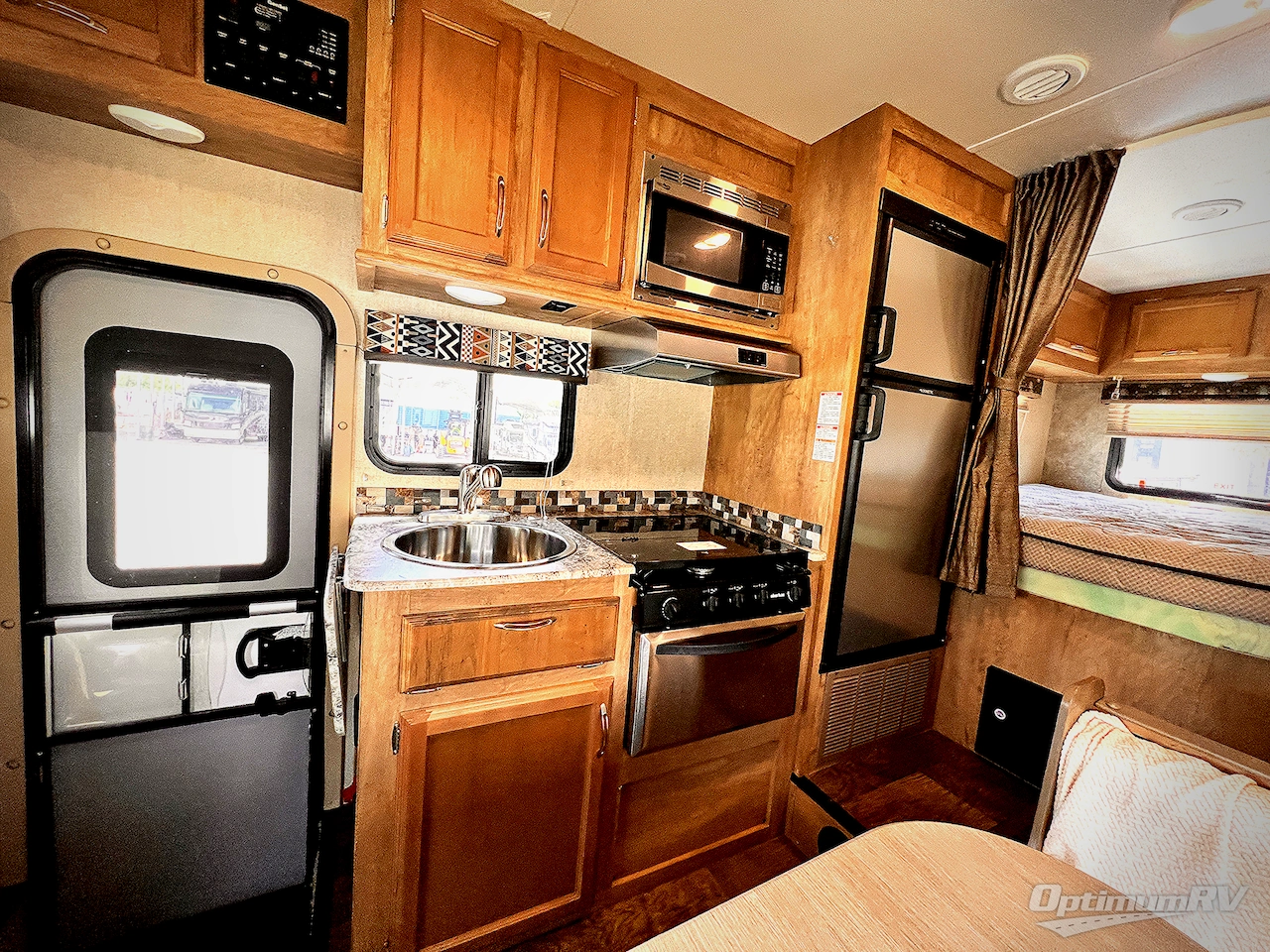 2017 Gulf Stream Conquest Class C 6237 Photo 9