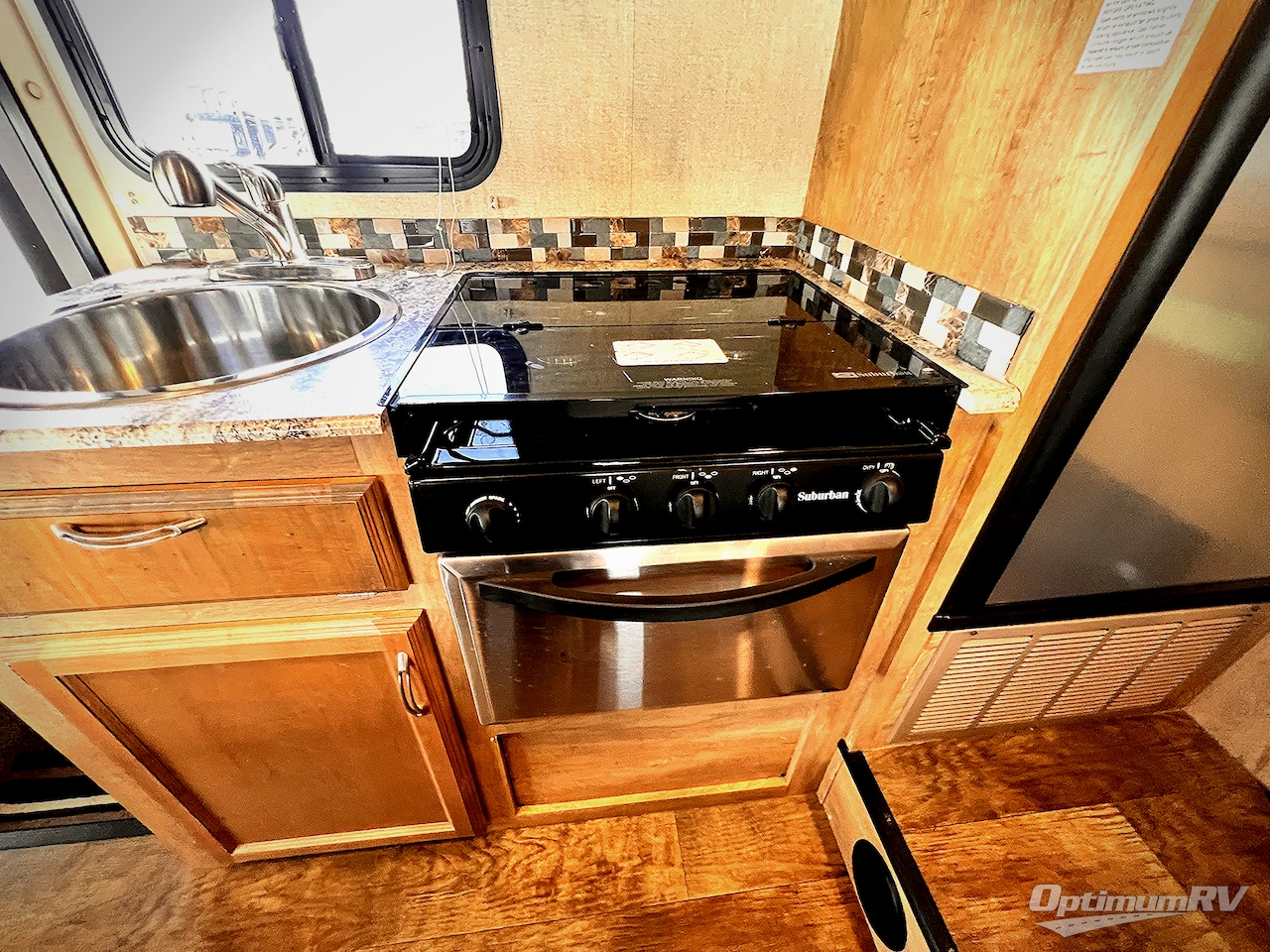 2017 Gulf Stream Conquest Class C 6237 Photo 11