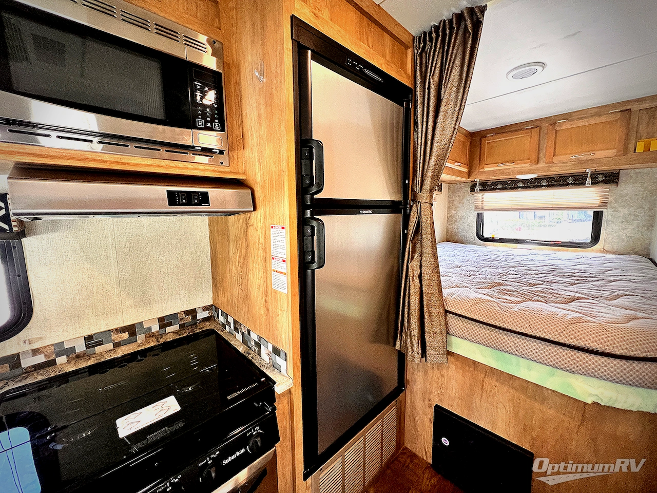 2017 Gulf Stream Conquest Class C 6237 Photo 13