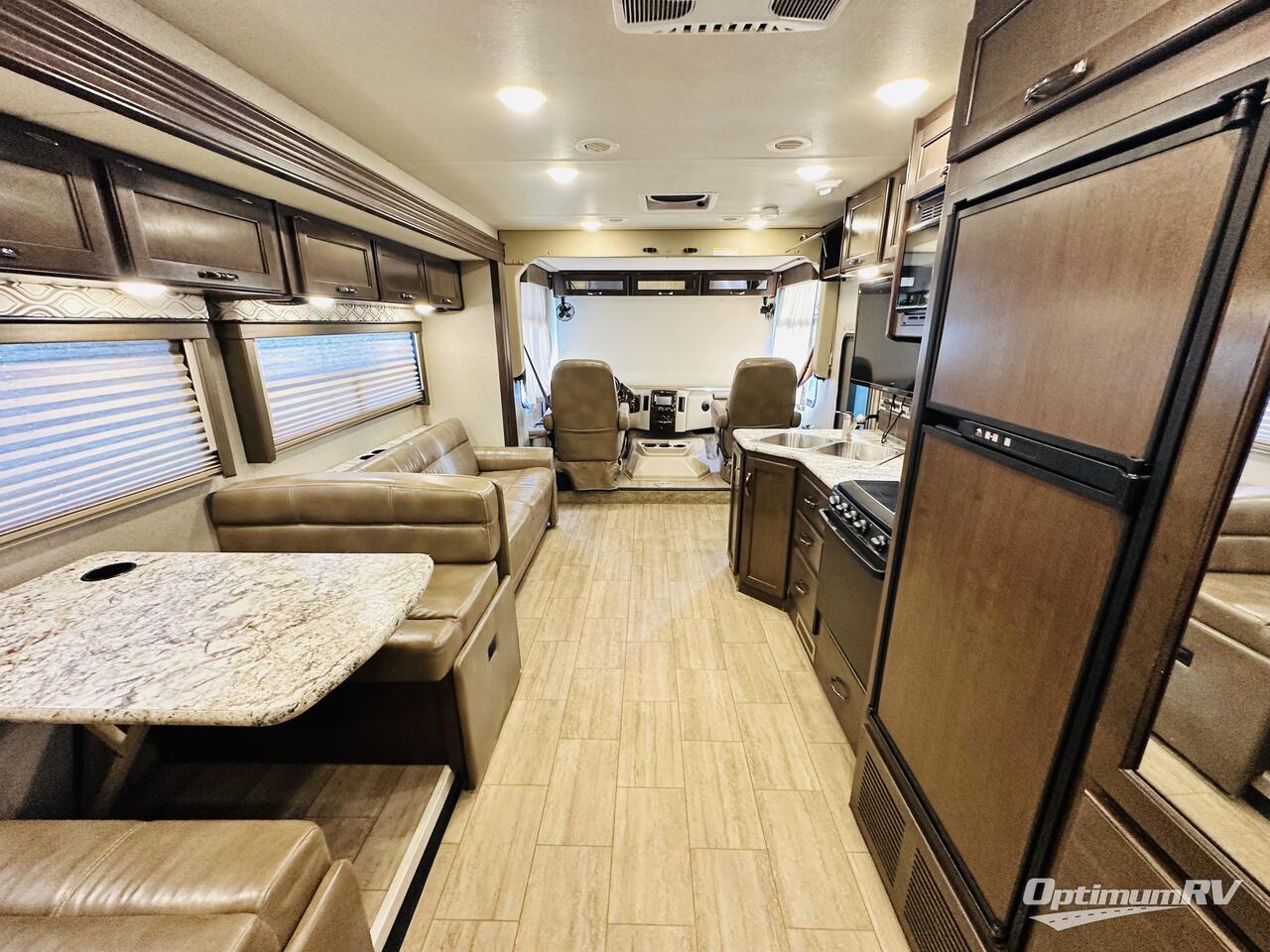 2019 Thor Freedom Traveler A27 Photo 9