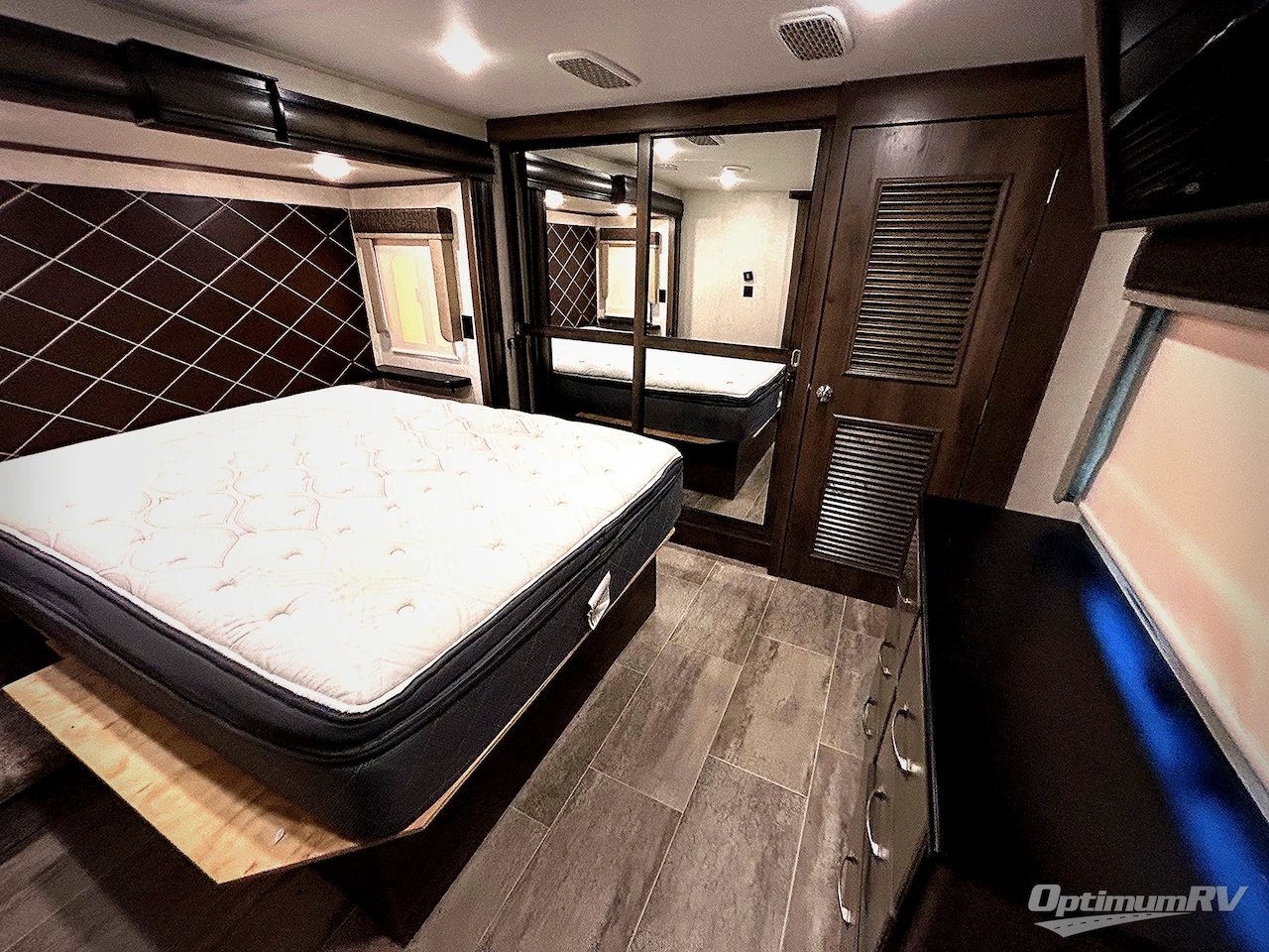 2019 Keystone Montana 3791RD Photo 15