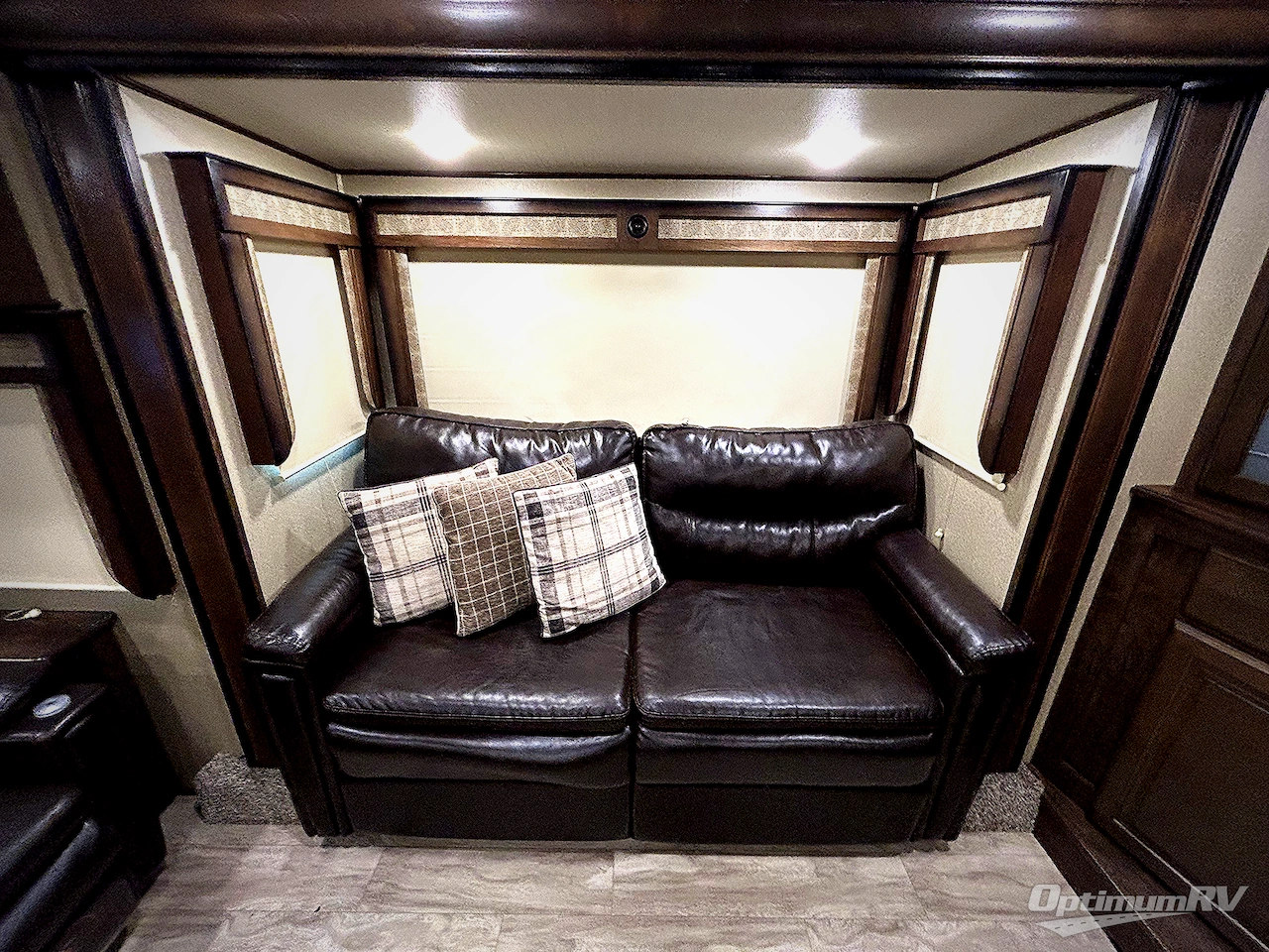 2019 Grand Design Solitude 380FL Photo 10