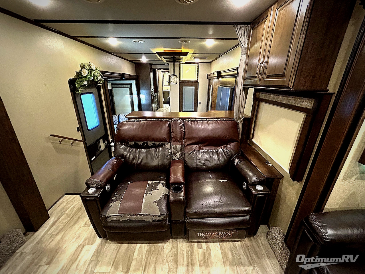 2019 Grand Design Solitude 380FL Photo 11
