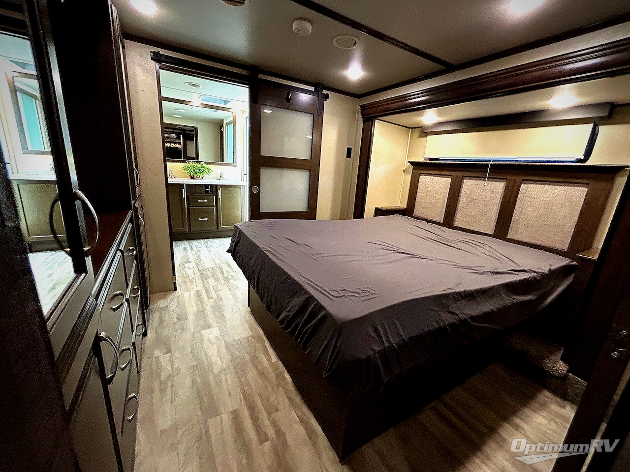 2019 Grand Design Solitude 380FL Photo 16