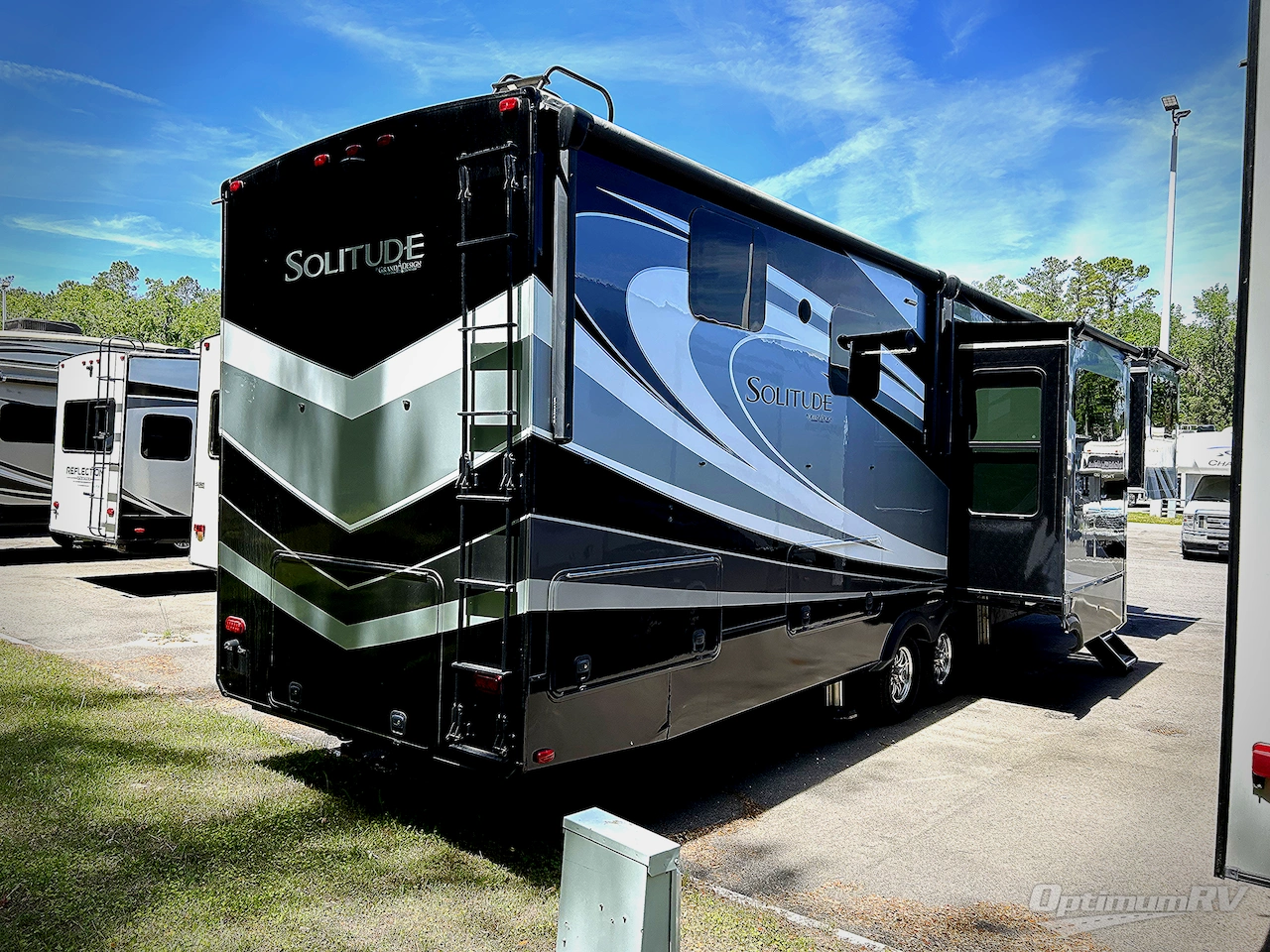 2019 Grand Design Solitude 380FL Photo 2