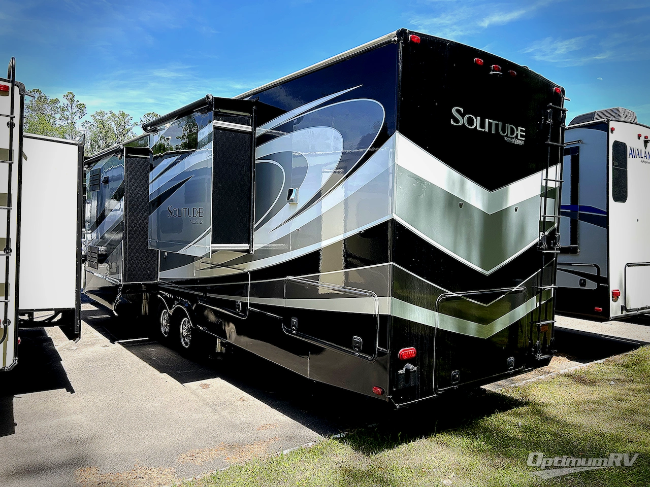 2019 Grand Design Solitude 380FL Photo 3