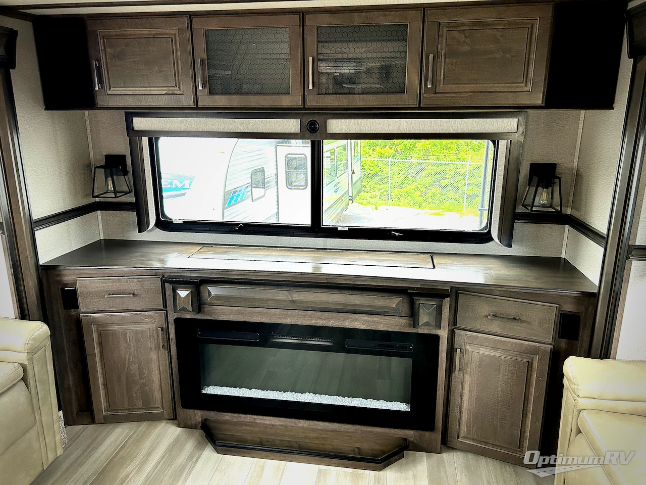 2021 Grand Design Solitude 375RES Photo 9