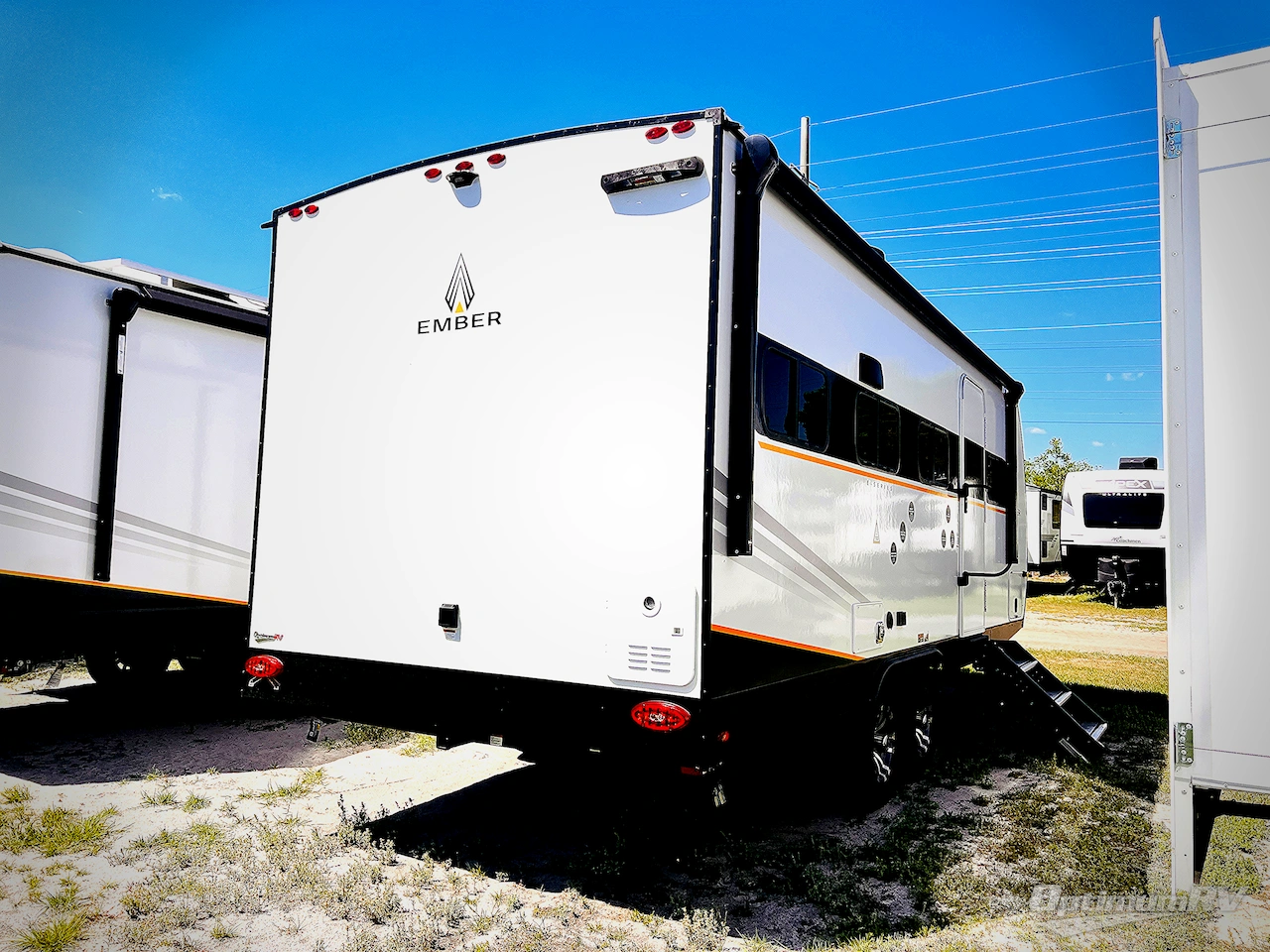 2025 Ember E-Series 21RKE Photo 3