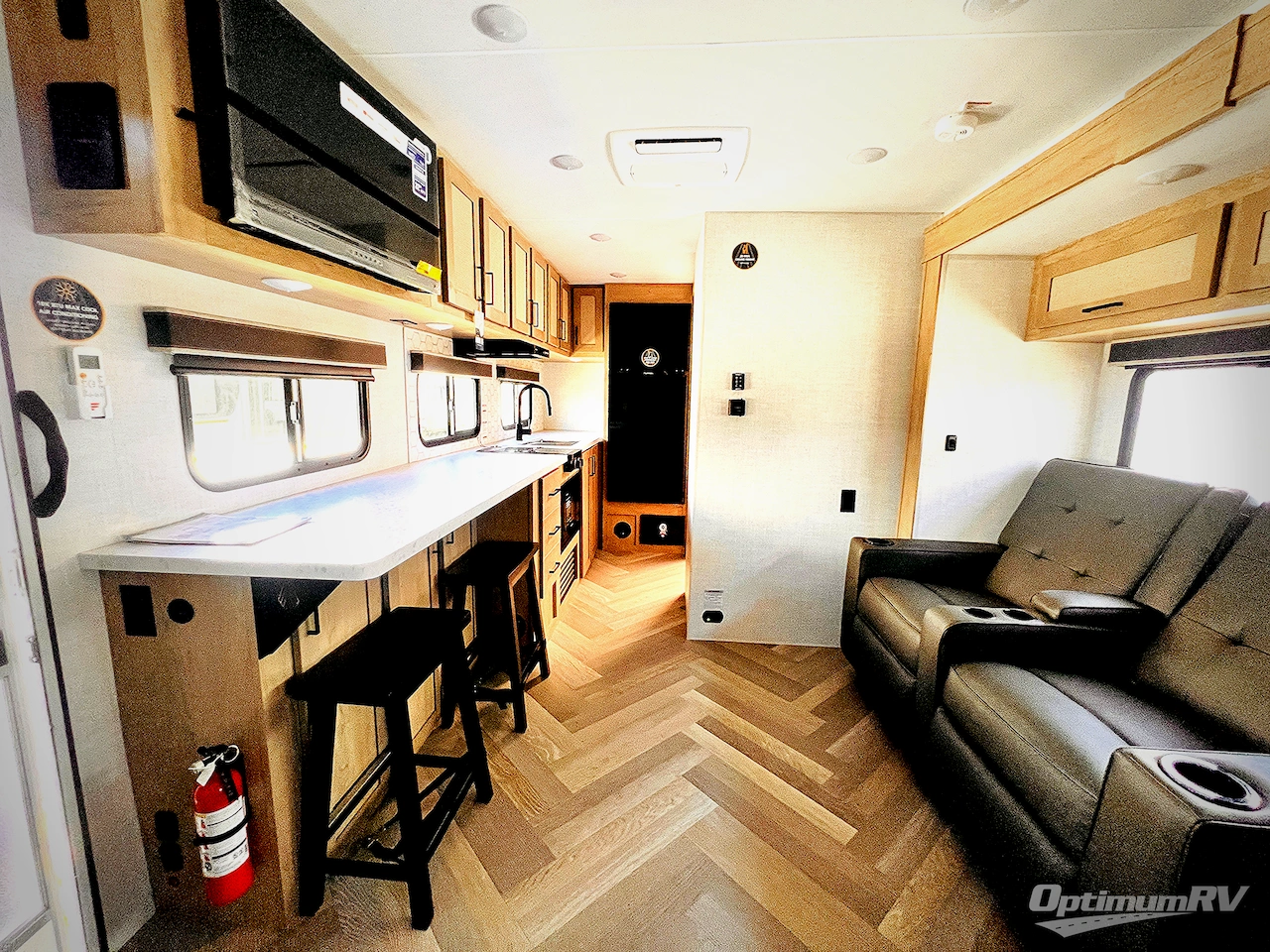 2025 Ember E-Series 21RKE Photo 4