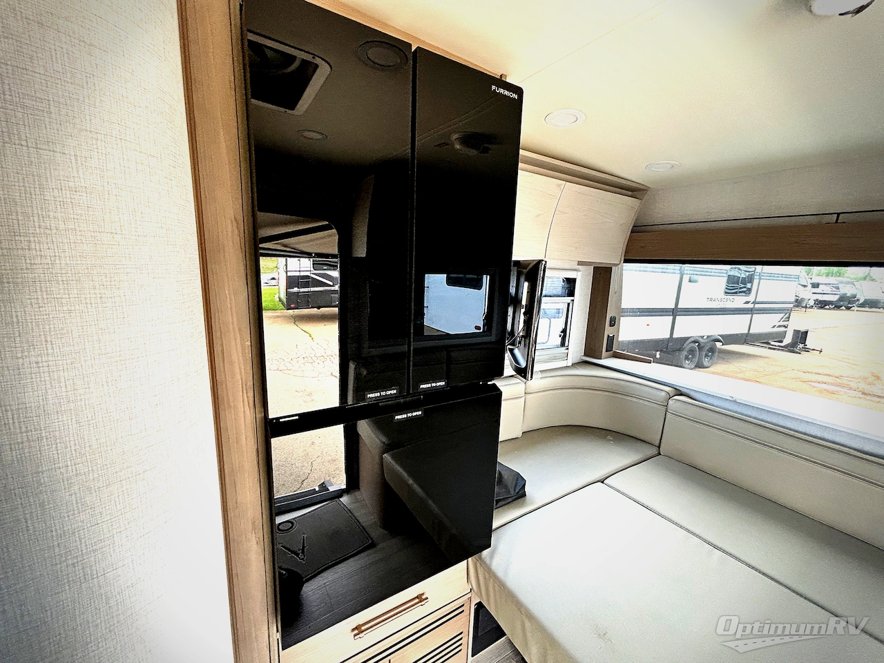 2025 Grand Design Serenova 160LG Photo 6