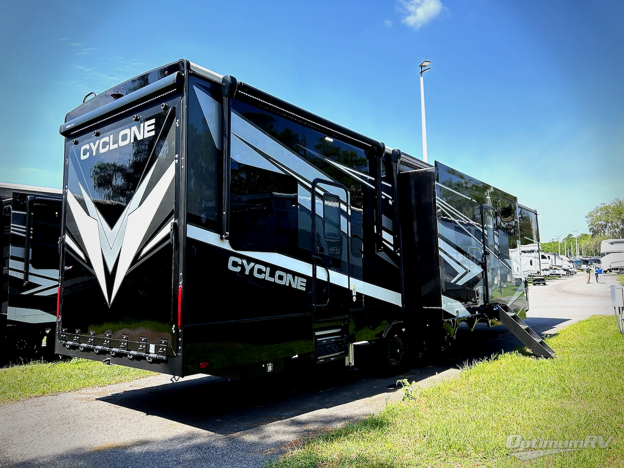 2025 Heartland Cyclone 4006 Photo 2