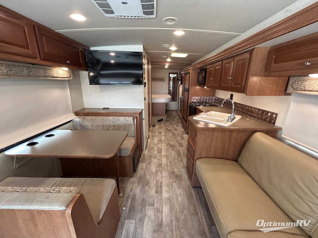 2017 Itasca Sunstar 29VE Photo 7
