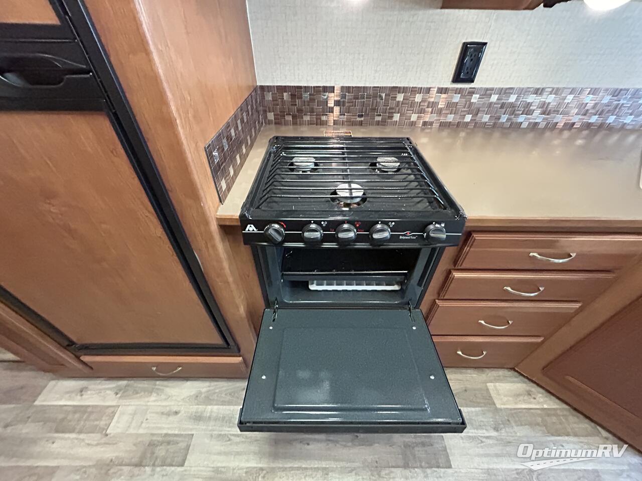 2017 Itasca Sunstar 29VE Photo 10