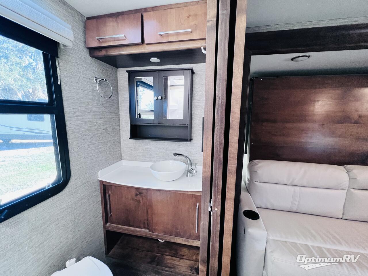 2020 Tiffin Wayfarer 25 RW Photo 18