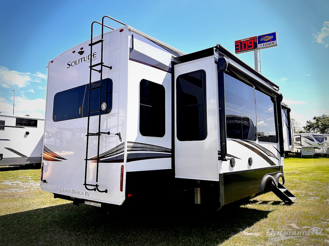 2022 Grand Design Solitude 310GK Photo 3