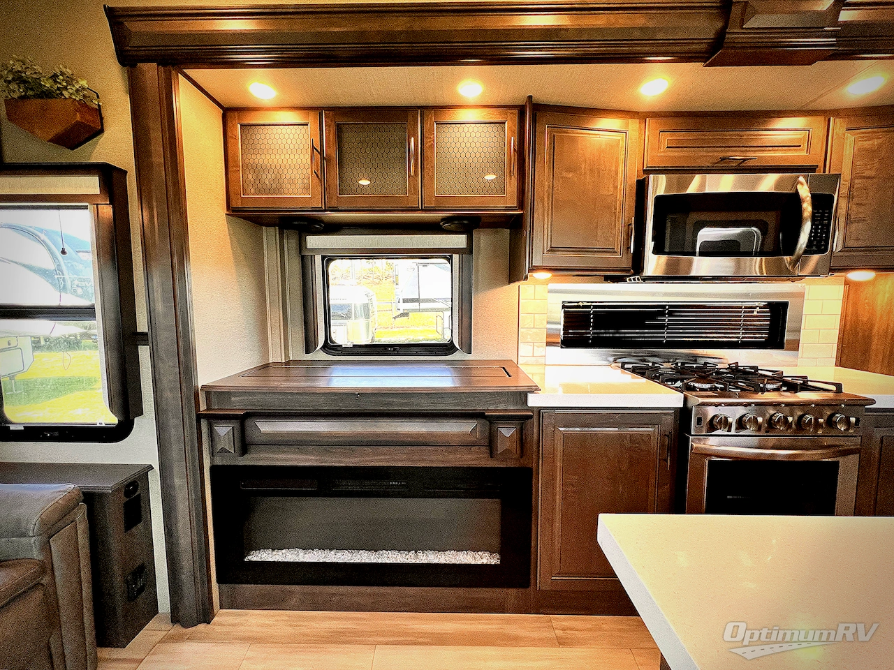 2022 Grand Design Solitude 310GK Photo 6