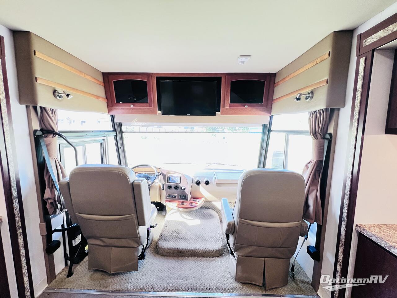 2013 Winnebago Adventurer 37F Photo 6