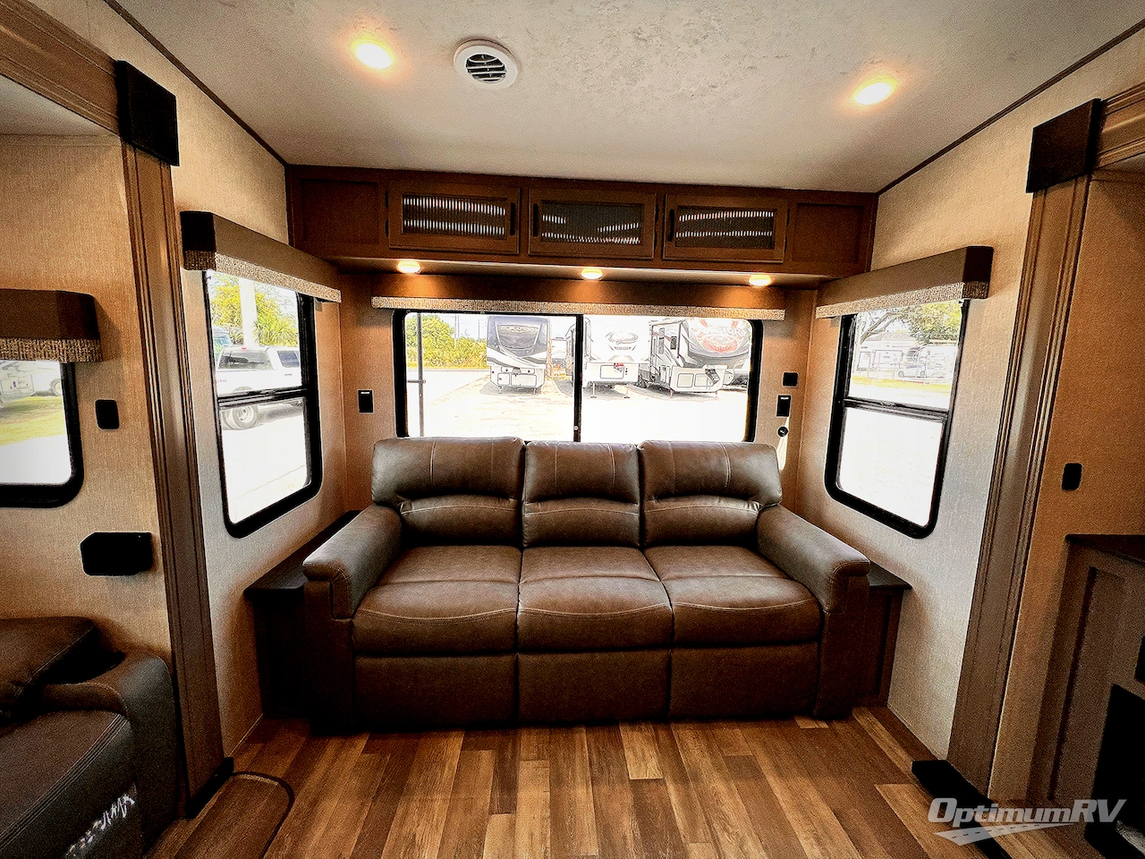 2024 Coachmen Chaparral Lite 30RLS Photo 7