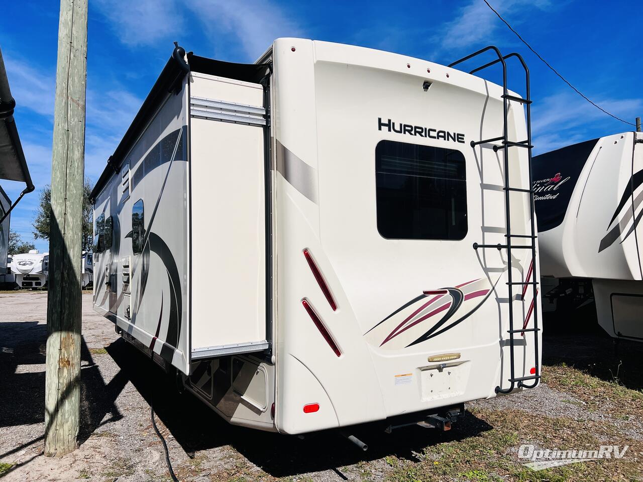 2019 Thor Hurricane 29M Photo 2