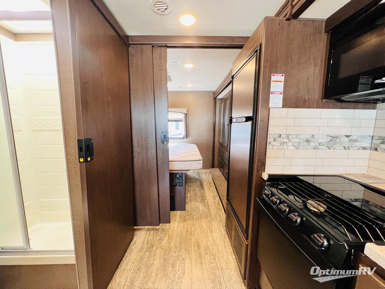 2019 Thor Hurricane 29M Photo 15