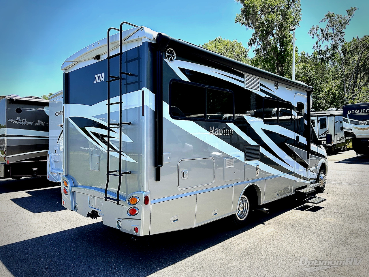 2016 Itasca Navion 24J Photo 2