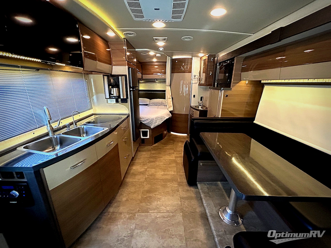2016 Itasca Navion 24J Photo 7