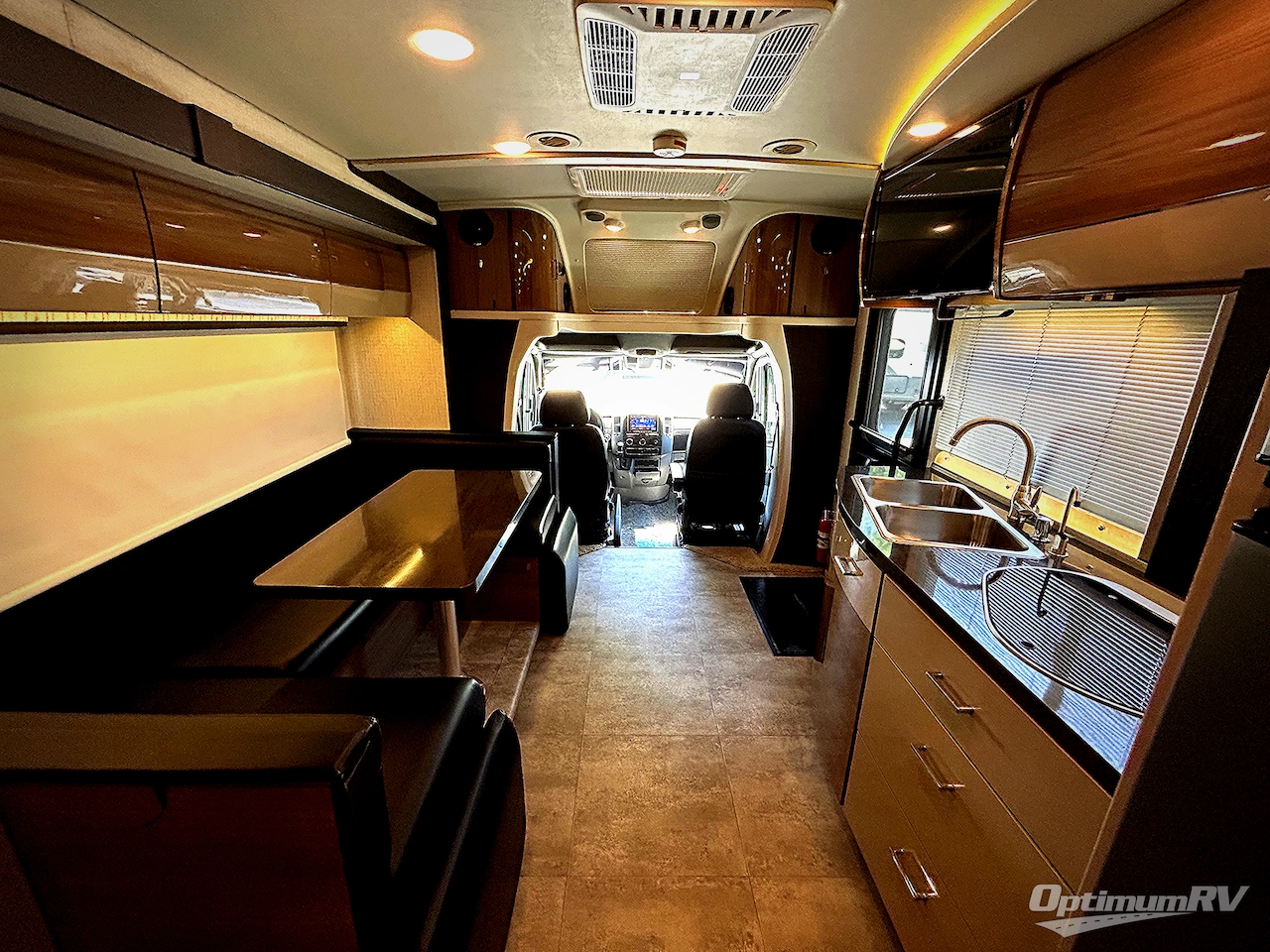 2016 Itasca Navion 24J Photo 8