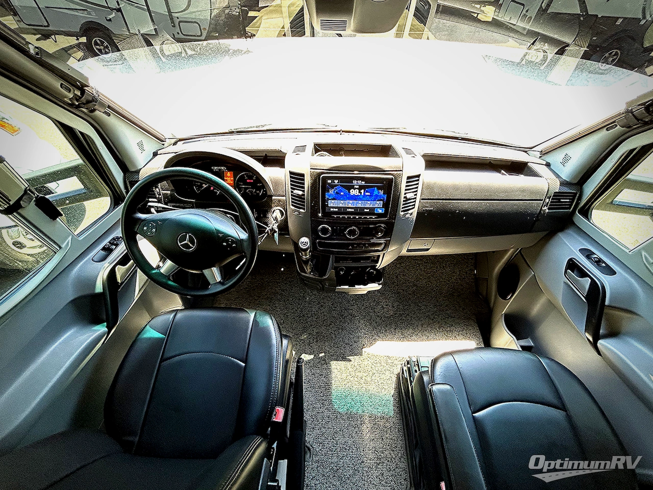 2016 Itasca Navion 24J Photo 6