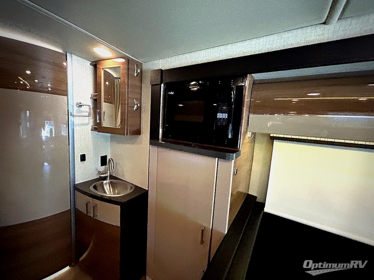 2016 Itasca Navion 24J Photo 12