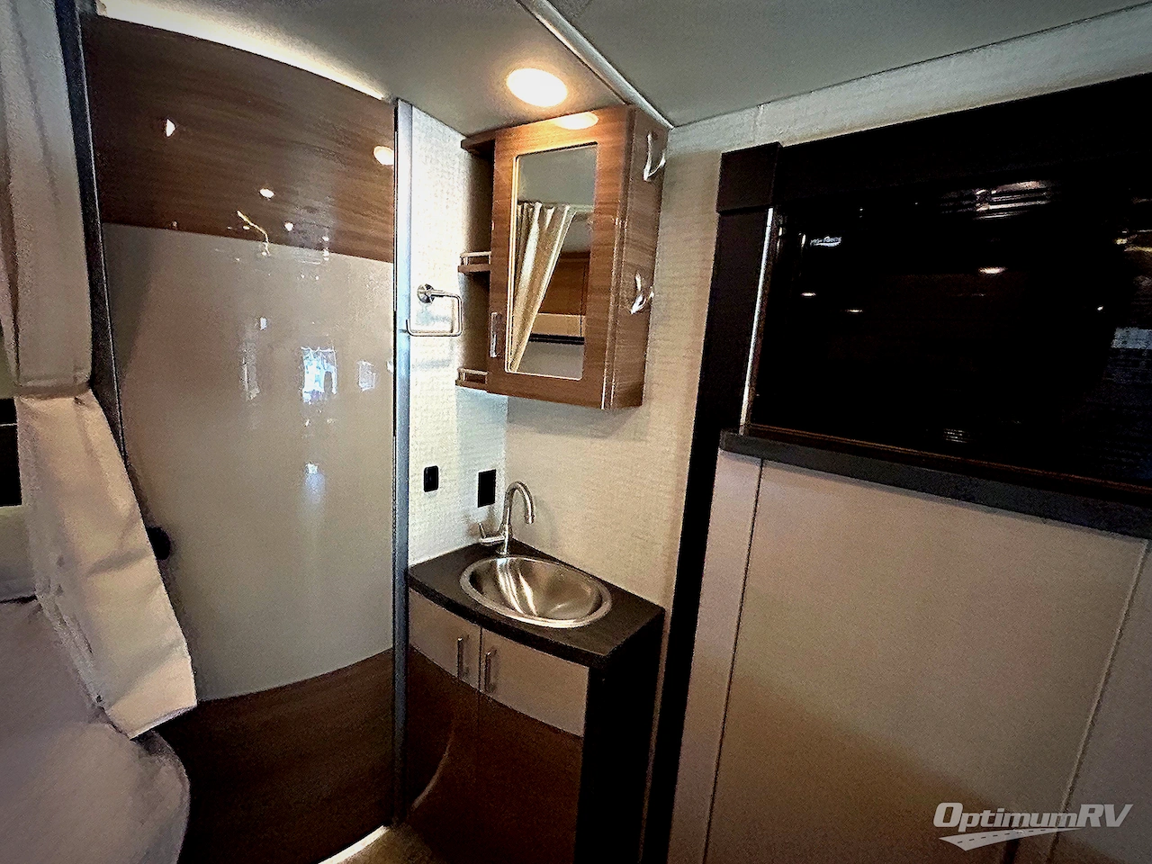 2016 Itasca Navion 24J Photo 15