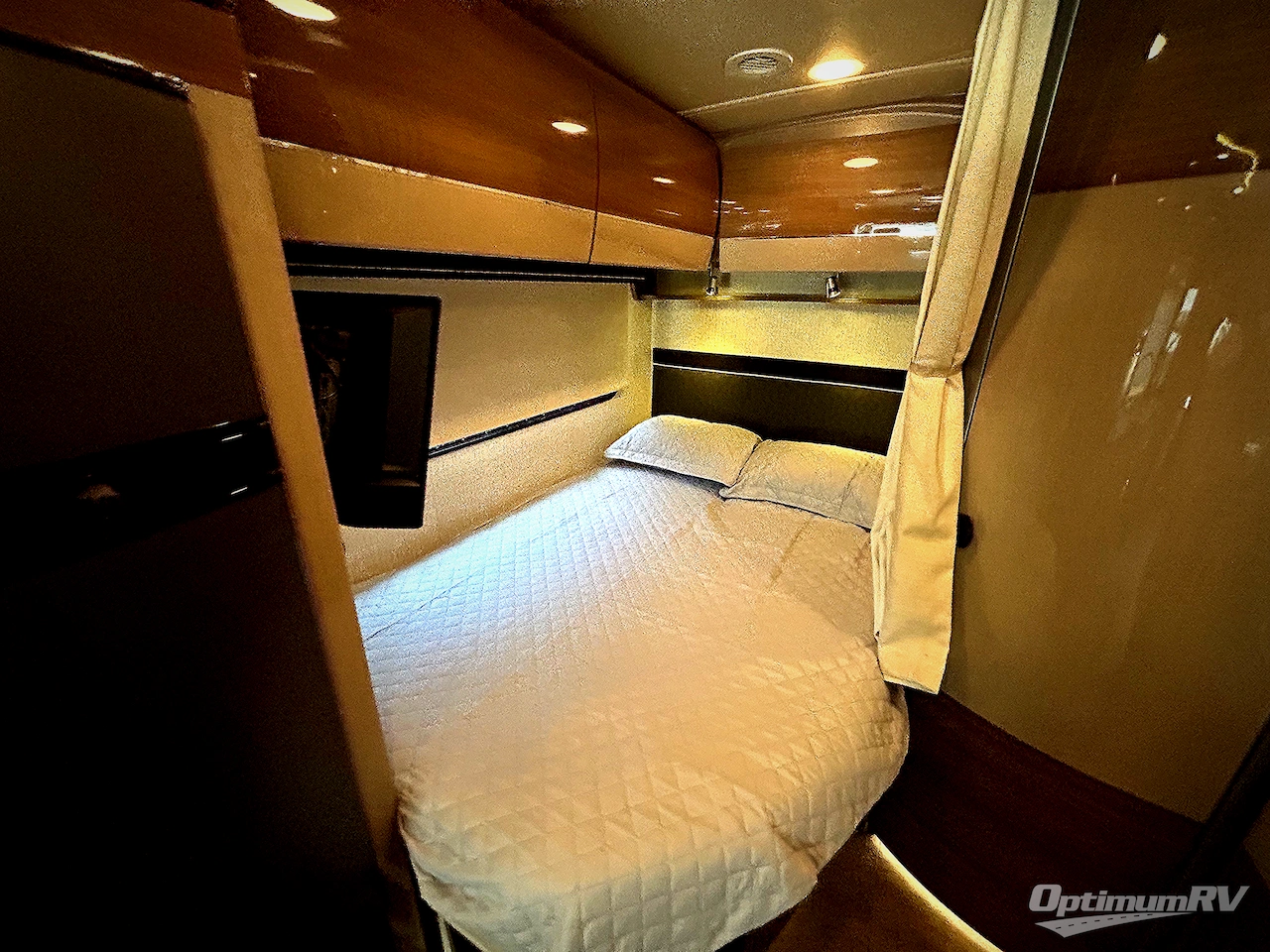 2016 Itasca Navion 24J Photo 13