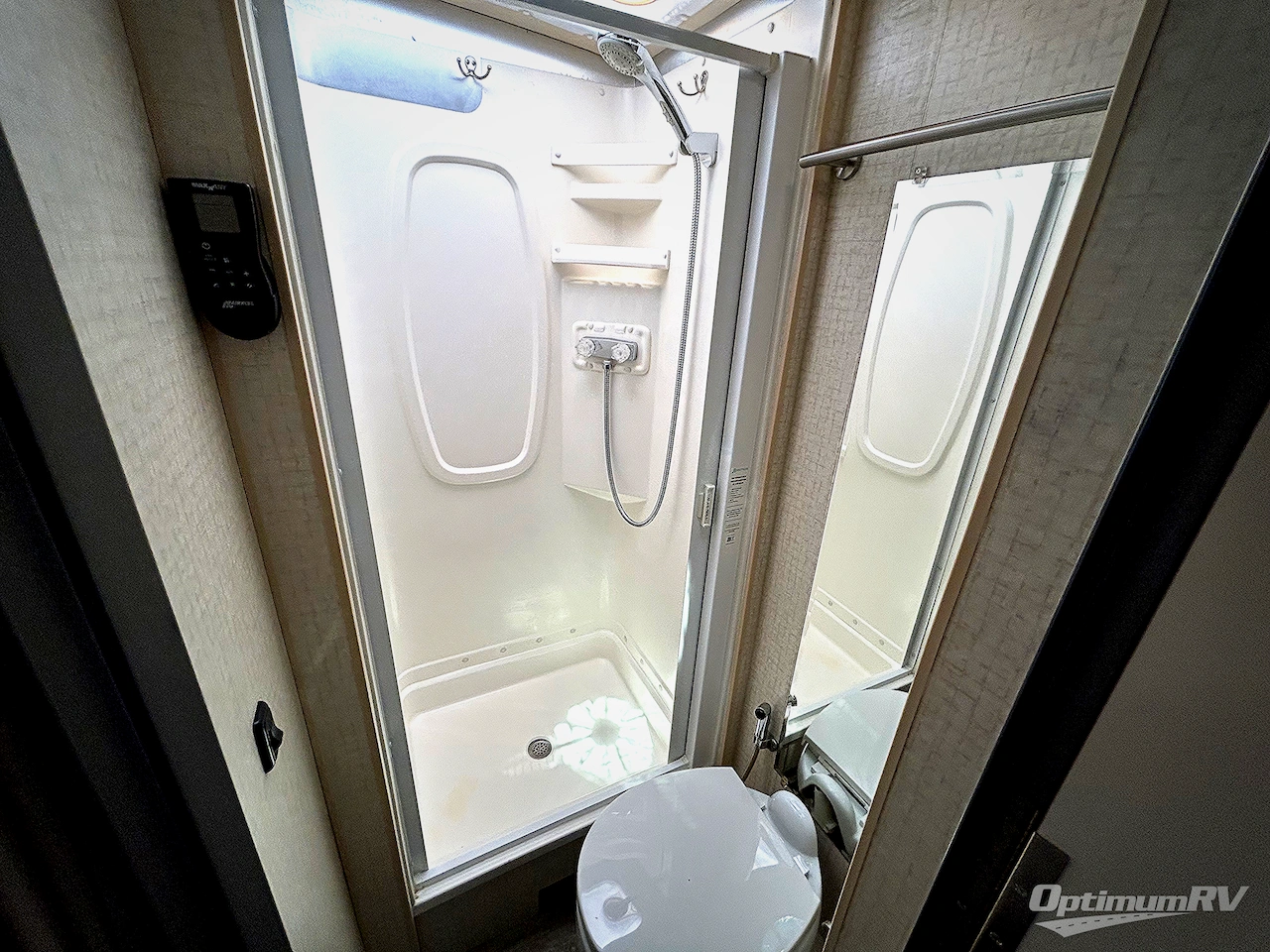 2016 Itasca Navion 24J Photo 16